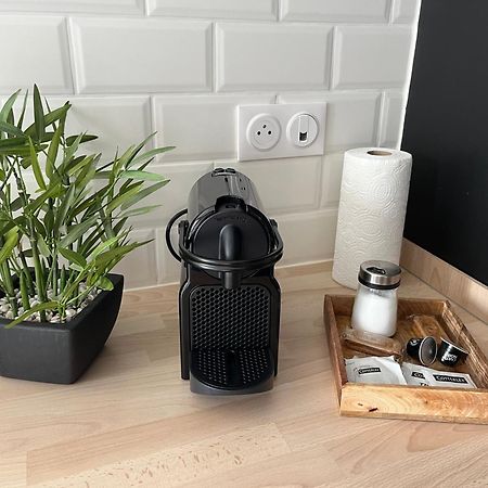 Appart-Hotel N 4 Calme Avec Terrasse, Wi-Fi Haut Debit, Petit-Dejeuner, Room-Service Et Parking Prive Chouzelot 외부 사진