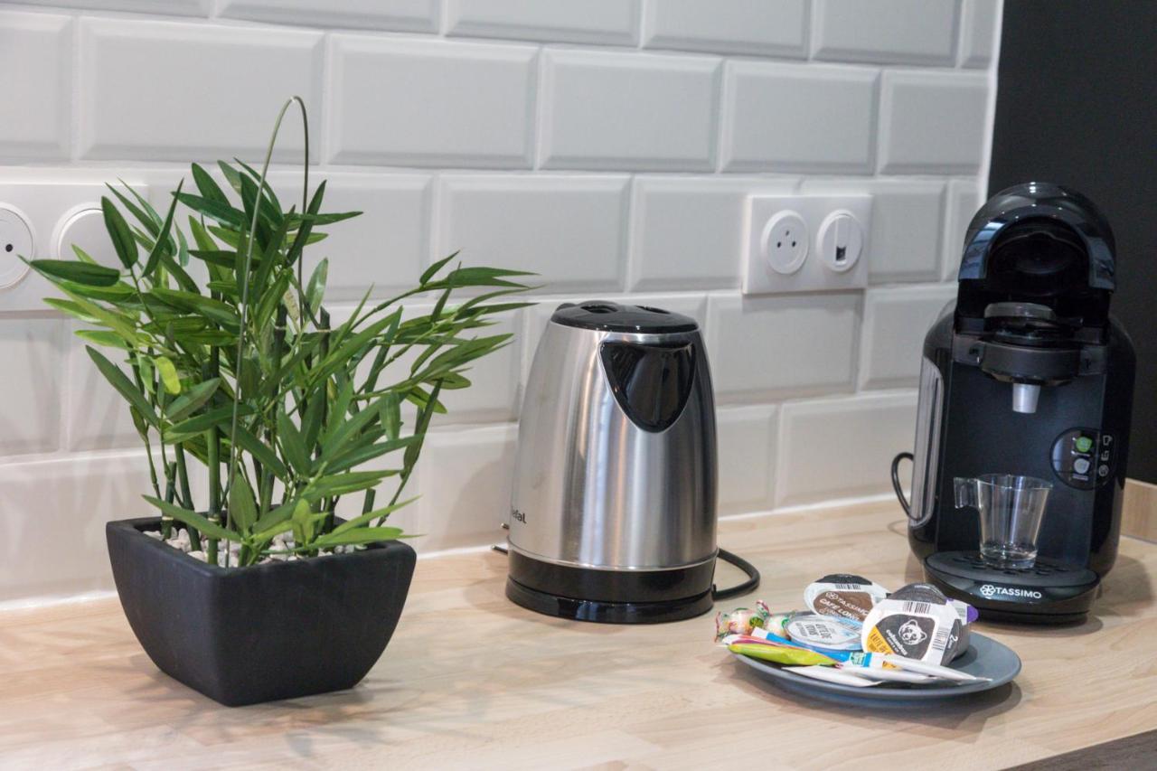 Appart-Hotel N 4 Calme Avec Terrasse, Wi-Fi Haut Debit, Petit-Dejeuner, Room-Service Et Parking Prive Chouzelot 외부 사진