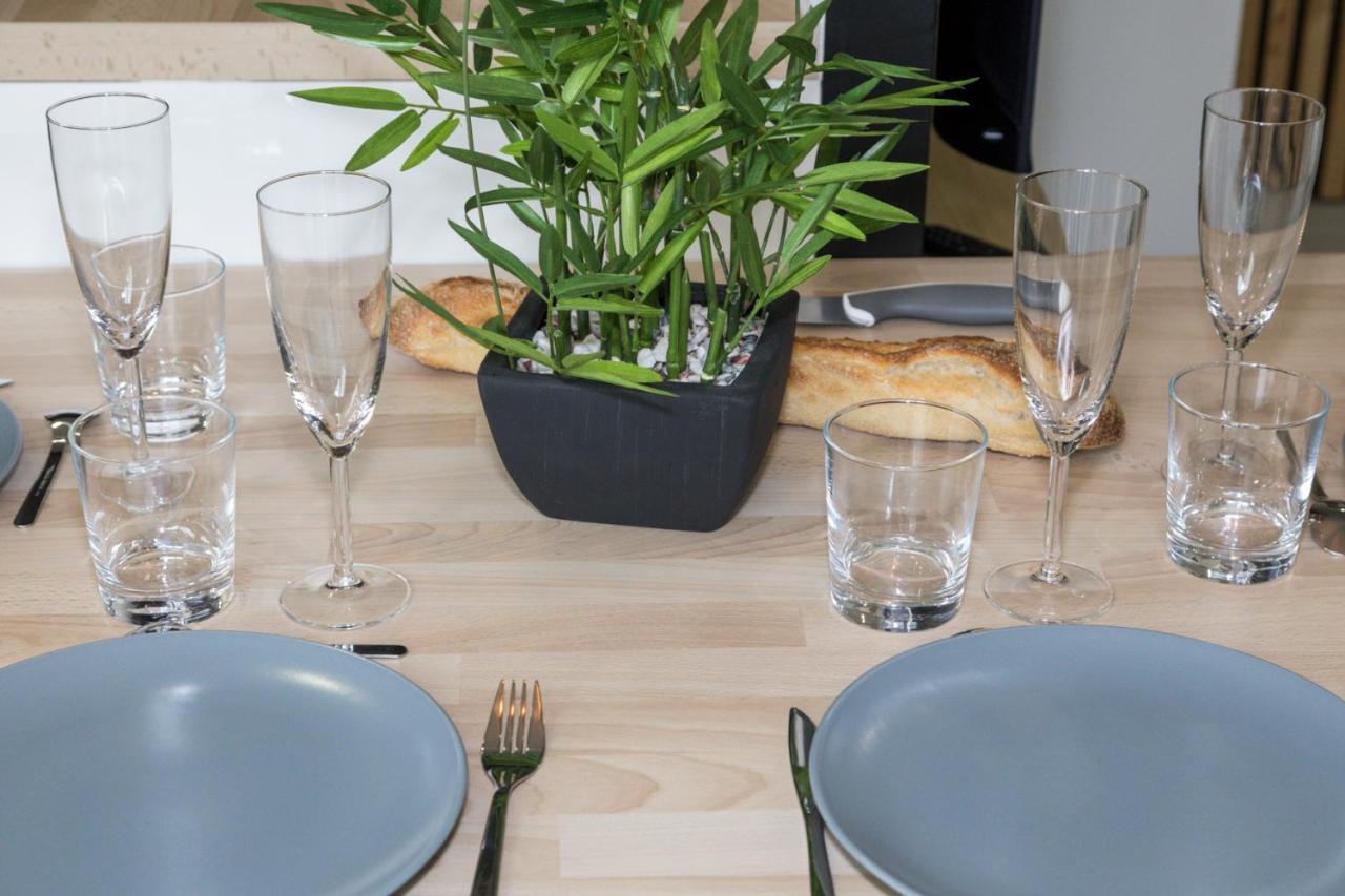 Appart-Hotel N 4 Calme Avec Terrasse, Wi-Fi Haut Debit, Petit-Dejeuner, Room-Service Et Parking Prive Chouzelot 외부 사진
