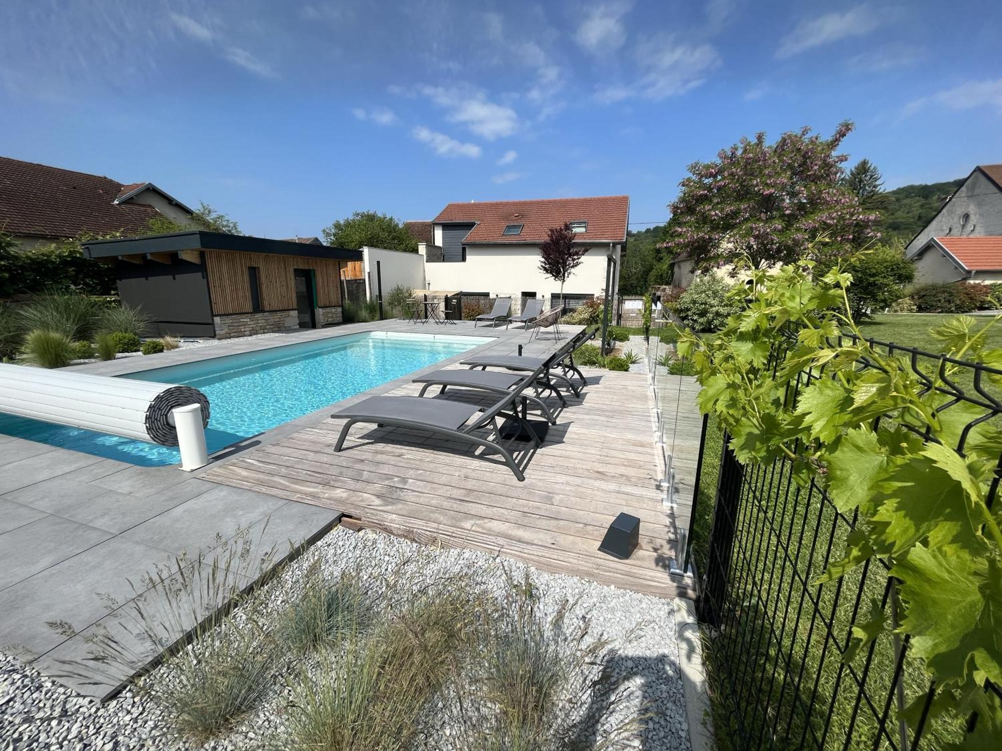 Appart-Hotel N 4 Calme Avec Terrasse, Wi-Fi Haut Debit, Petit-Dejeuner, Room-Service Et Parking Prive Chouzelot 외부 사진