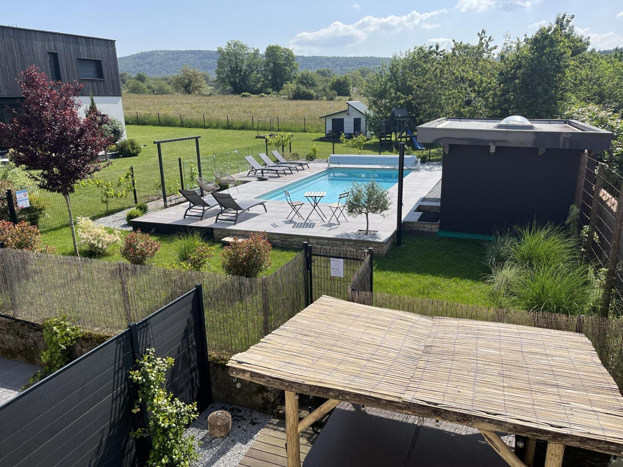 Appart-Hotel N 4 Calme Avec Terrasse, Wi-Fi Haut Debit, Petit-Dejeuner, Room-Service Et Parking Prive Chouzelot 외부 사진