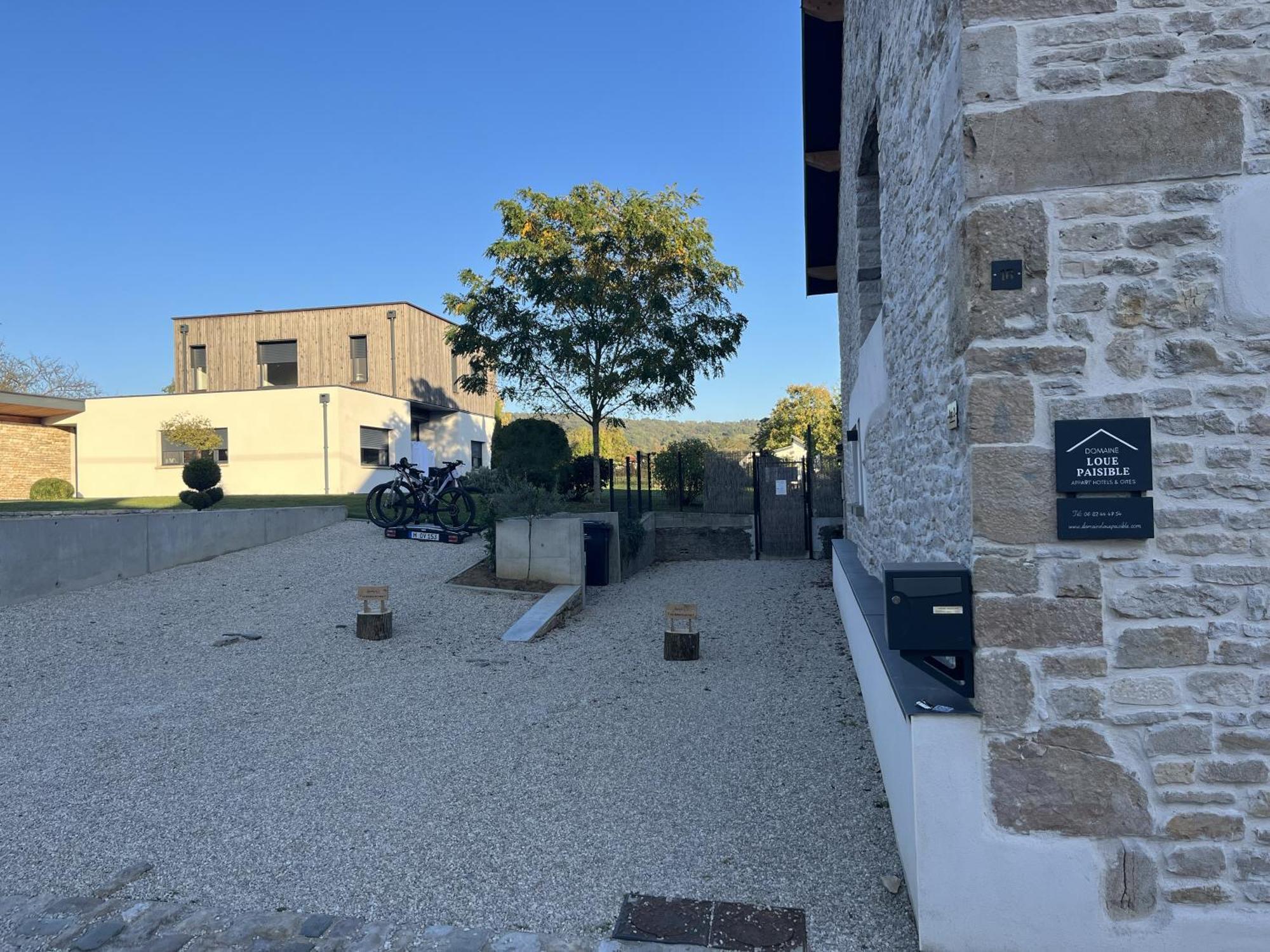 Appart-Hotel N 4 Calme Avec Terrasse, Wi-Fi Haut Debit, Petit-Dejeuner, Room-Service Et Parking Prive Chouzelot 외부 사진